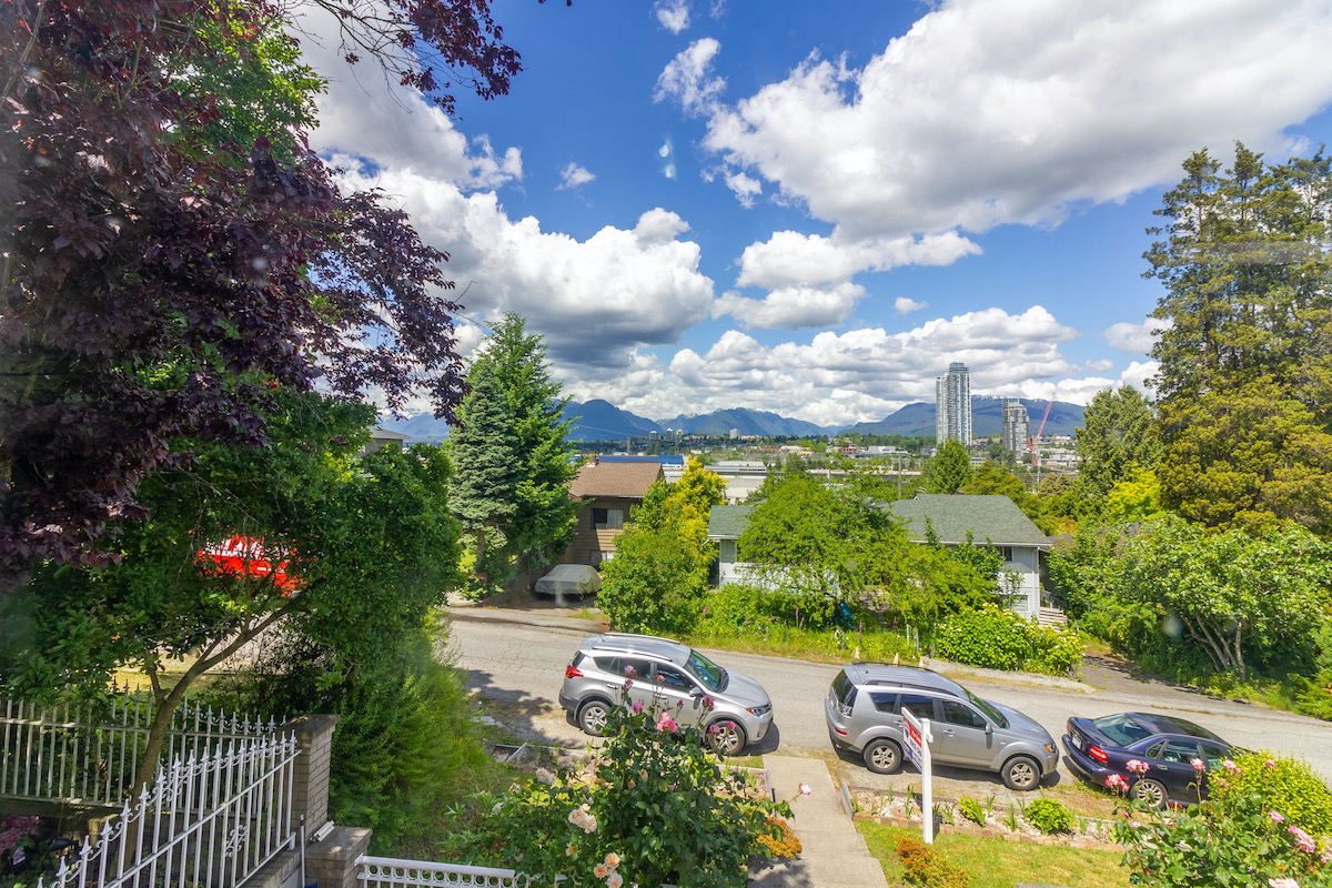 3868 Regent Street, Burnaby 9