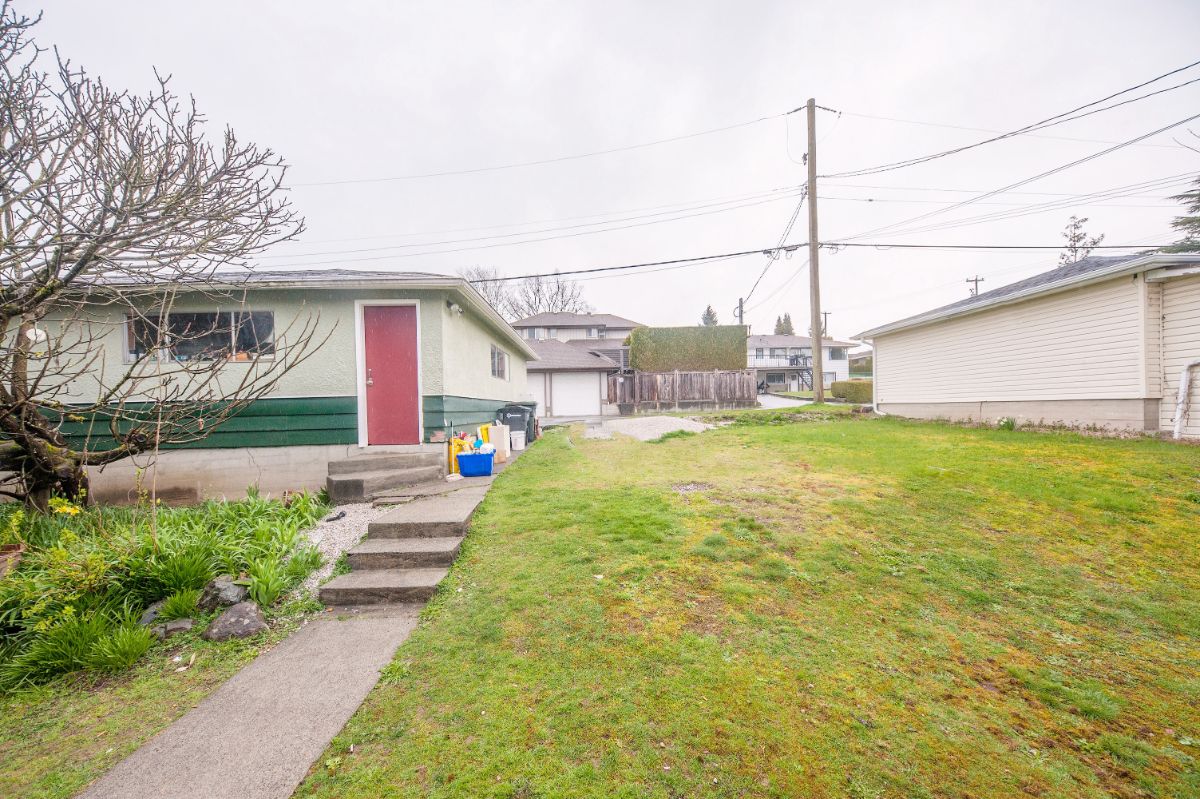 6467 Sumas St, Burnaby 24