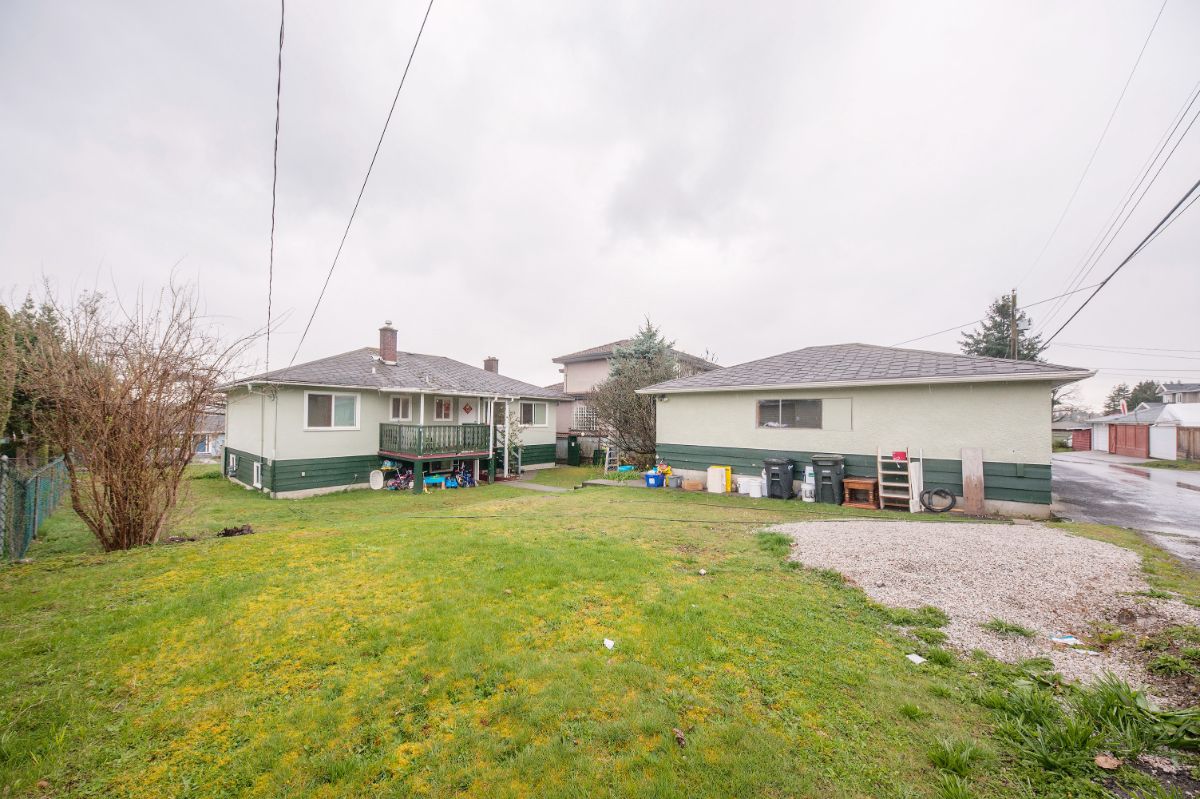 6467 Sumas St, Burnaby 25