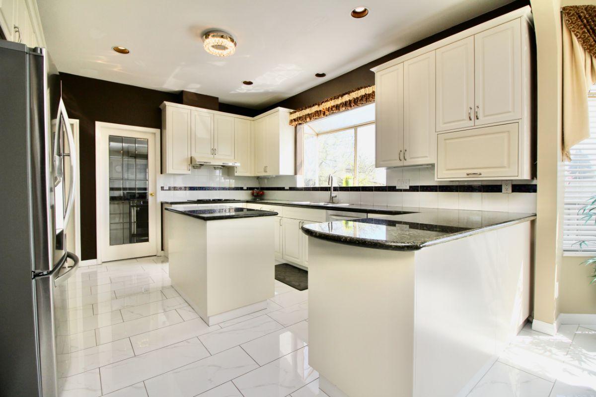 6628 Kitchener St, Burnaby 12