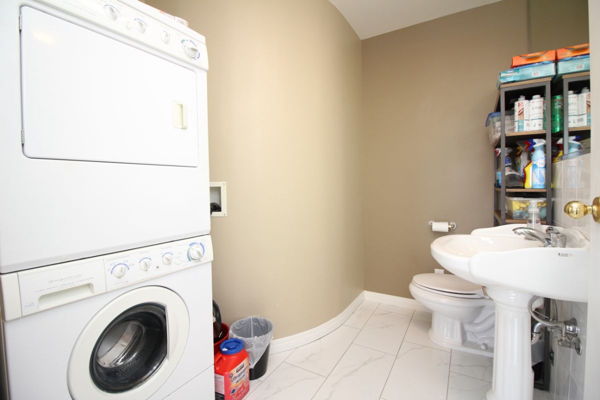 6628 Kitchener St, Burnaby 15