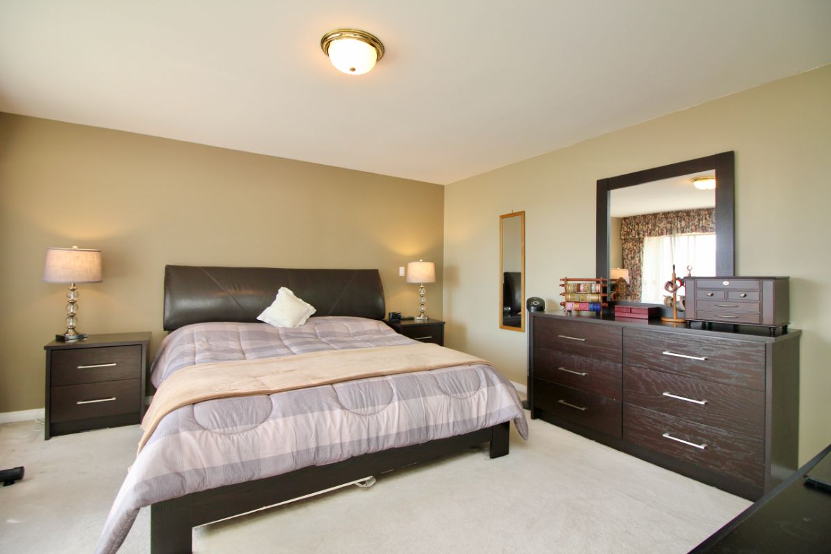 6628 Kitchener St, Burnaby 23