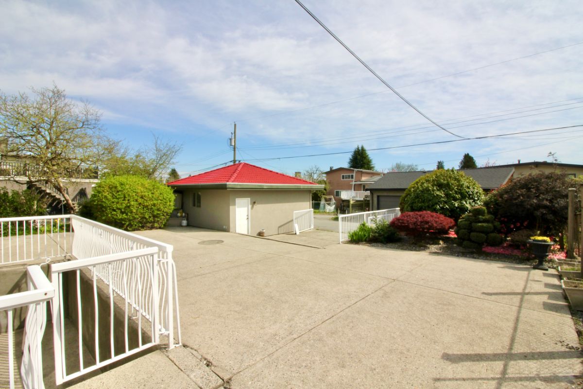 6628 Kitchener St, Burnaby 34