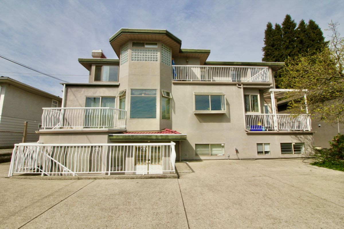 6628 Kitchener St, Burnaby 36