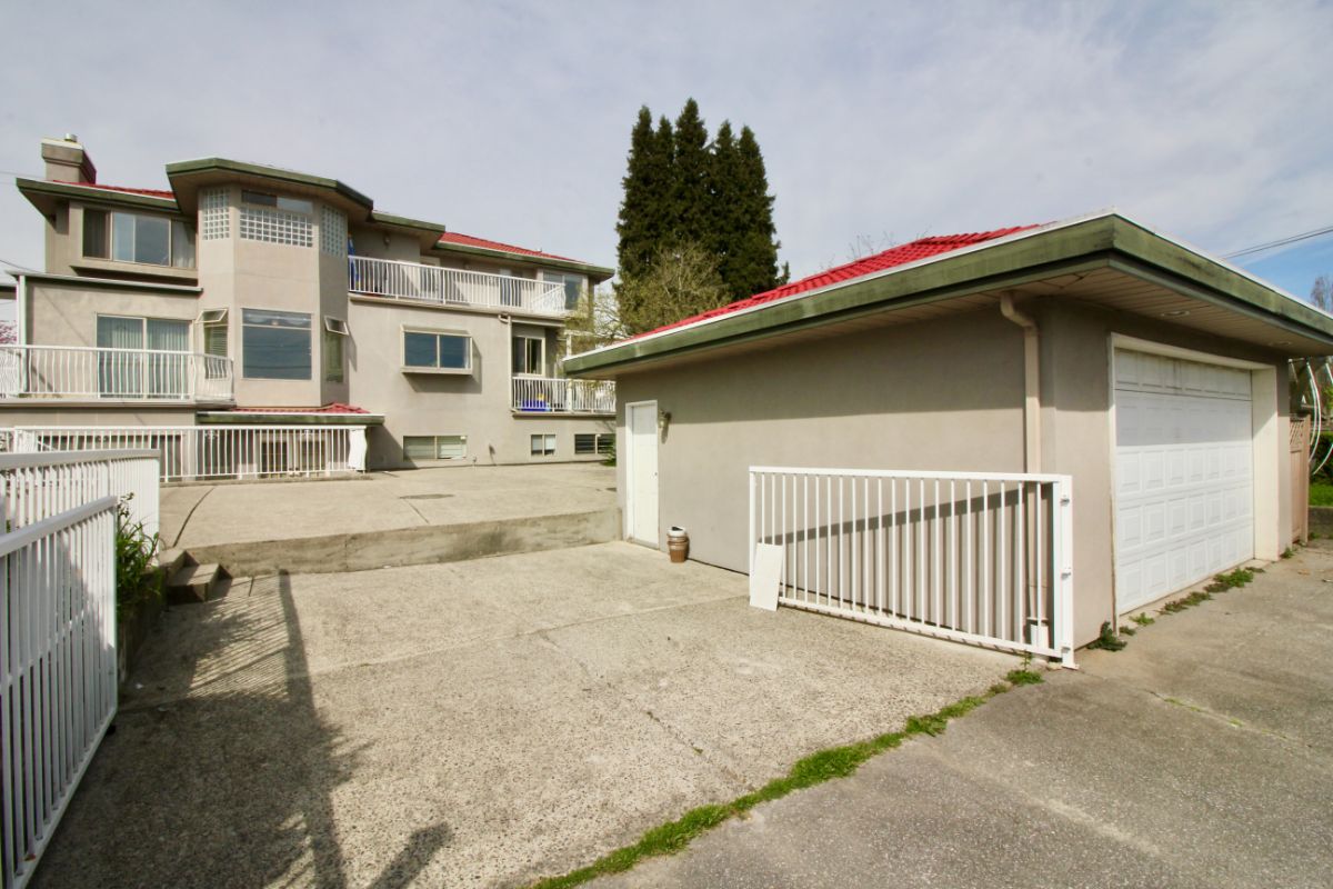 6628 Kitchener St, Burnaby 37