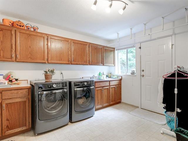 7438 Pandora Drive, Burnaby 17