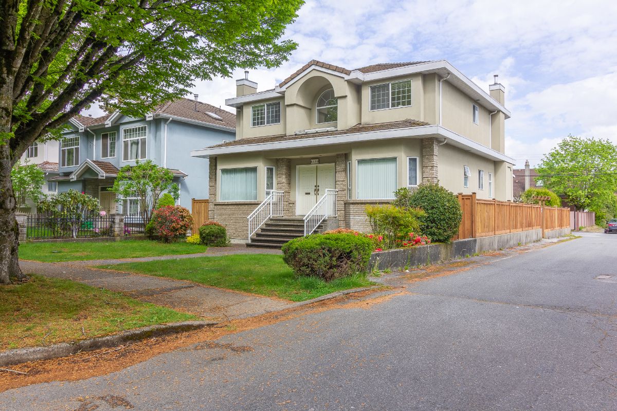 6488 Dumfries St, Vancouver 3