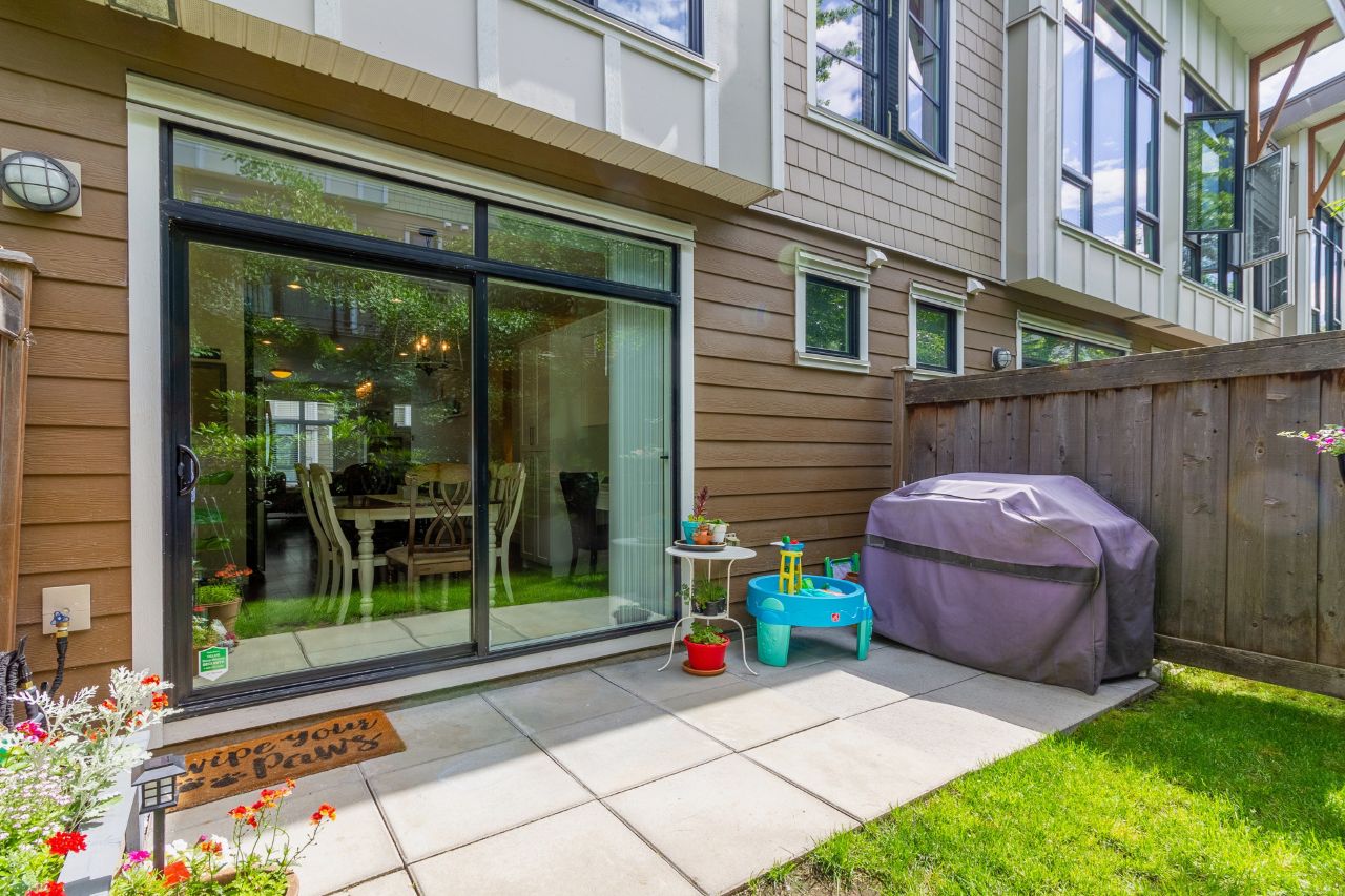 55 9989 E Barnston Dr, North Surrey 22