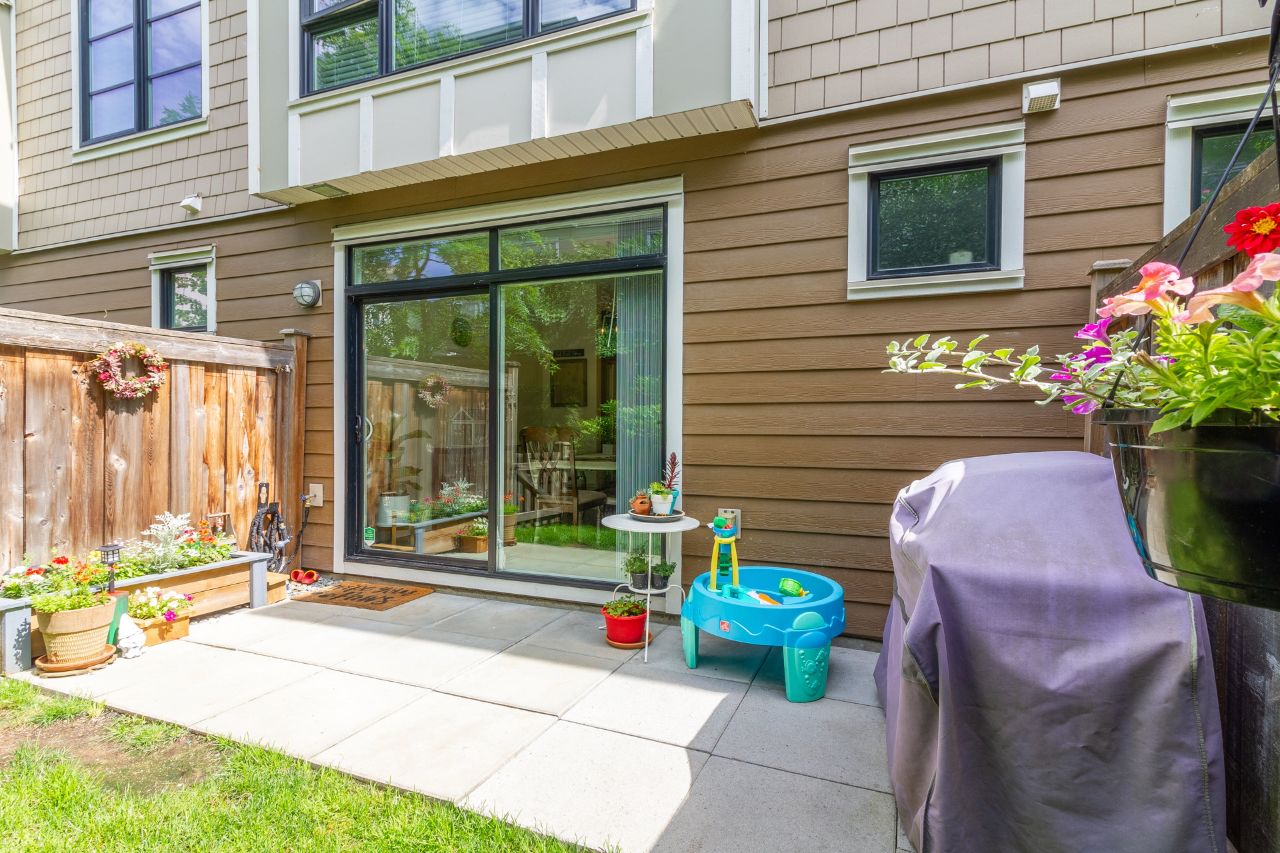 55 9989 E Barnston Dr, North Surrey 23