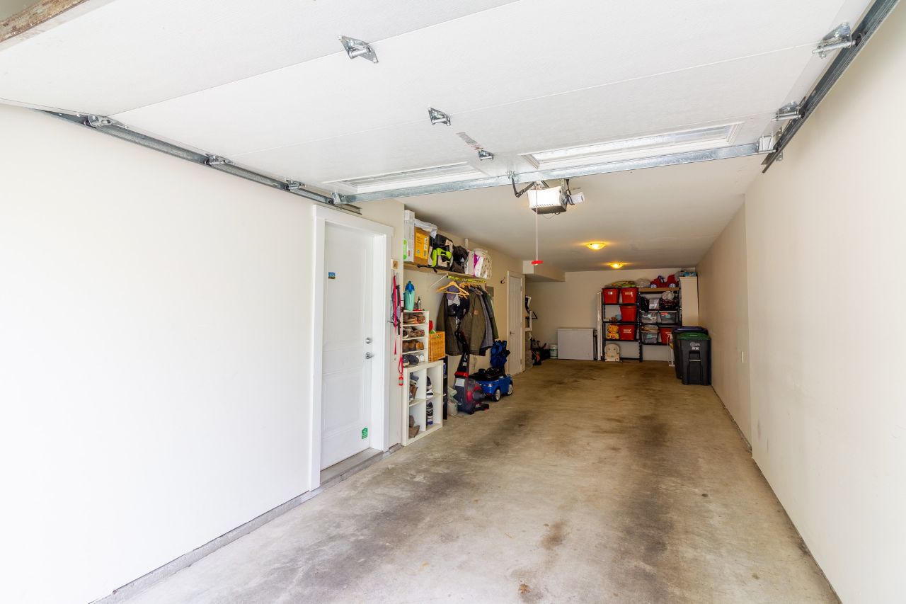 55 9989 E Barnston Dr, North Surrey 25