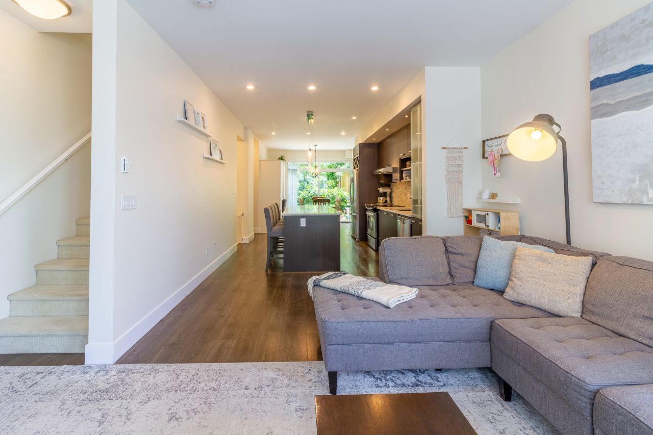 55 9989 E Barnston Dr, North Surrey 5