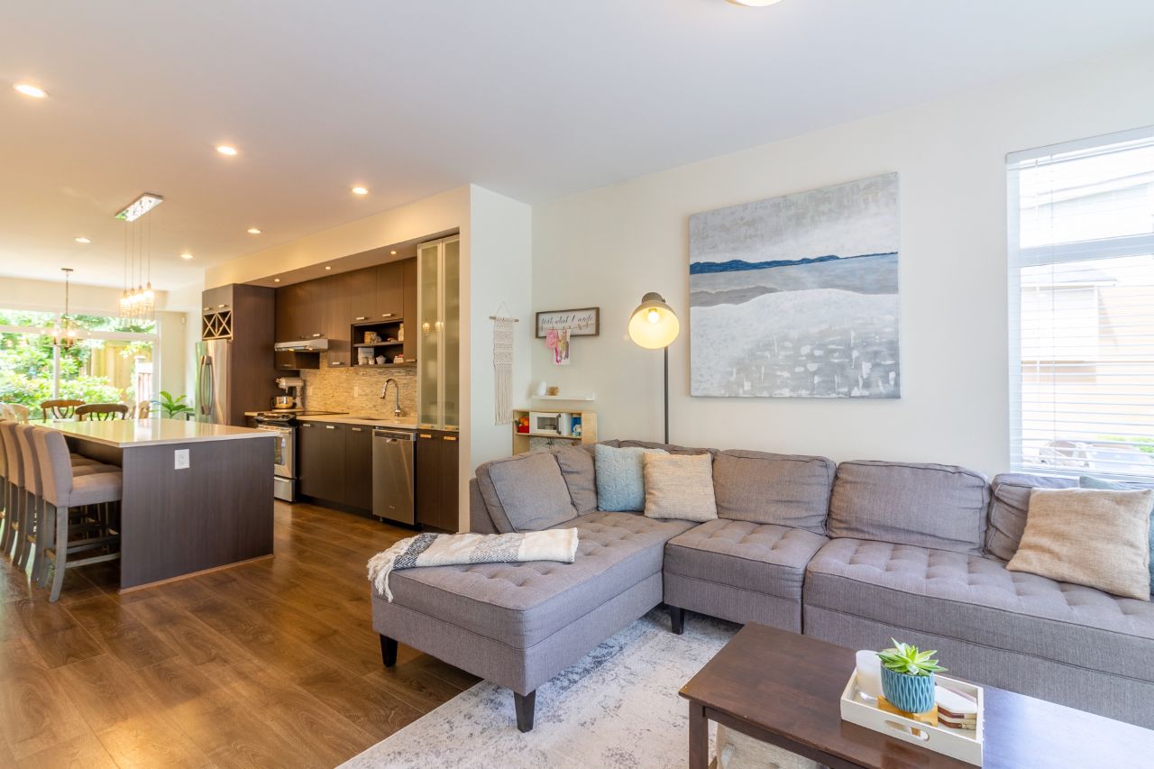 55 9989 E Barnston Dr, North Surrey 6