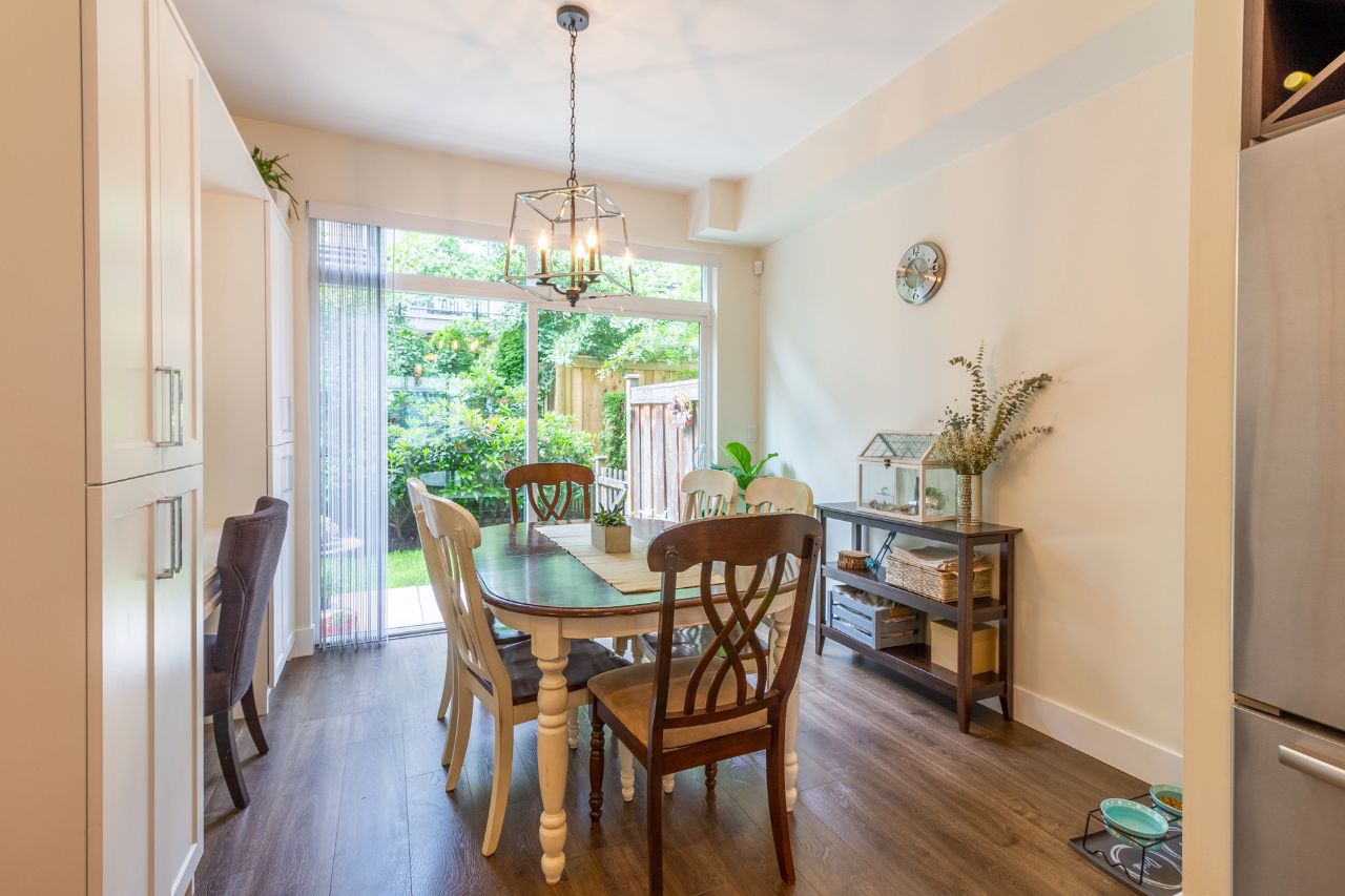 55 9989 E Barnston Dr, North Surrey 7
