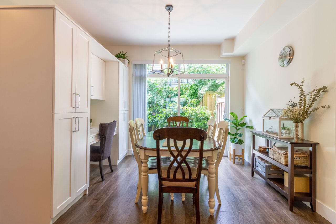 55 9989 E Barnston Dr, North Surrey 8
