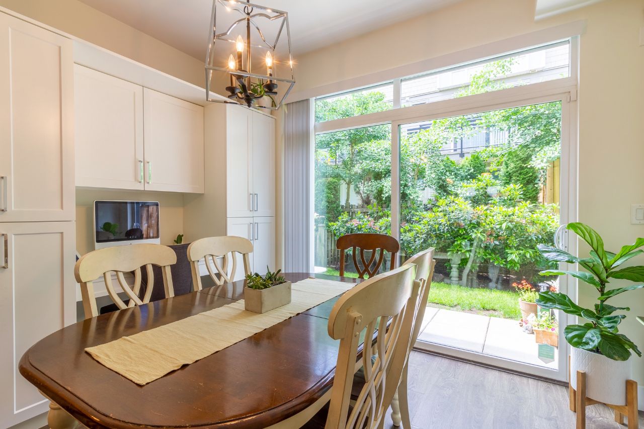 55 9989 E Barnston Dr, North Surrey 9