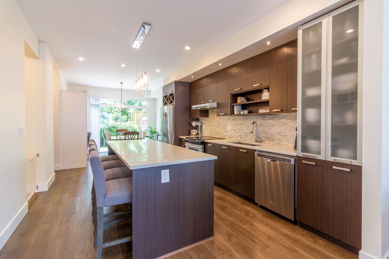 55 9989 E Barnston Dr, North Surrey 10