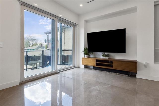 2620 Adanac Street, Vancouver East 7