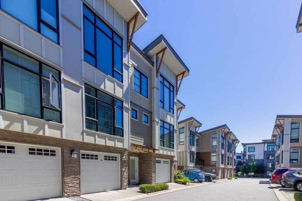 60 9989 E Barnston Drive, North Surrey