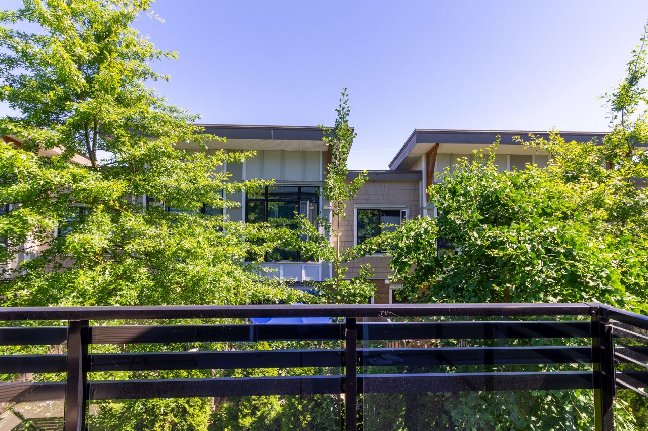60 9989 E Barnston Drive, North Surrey 27