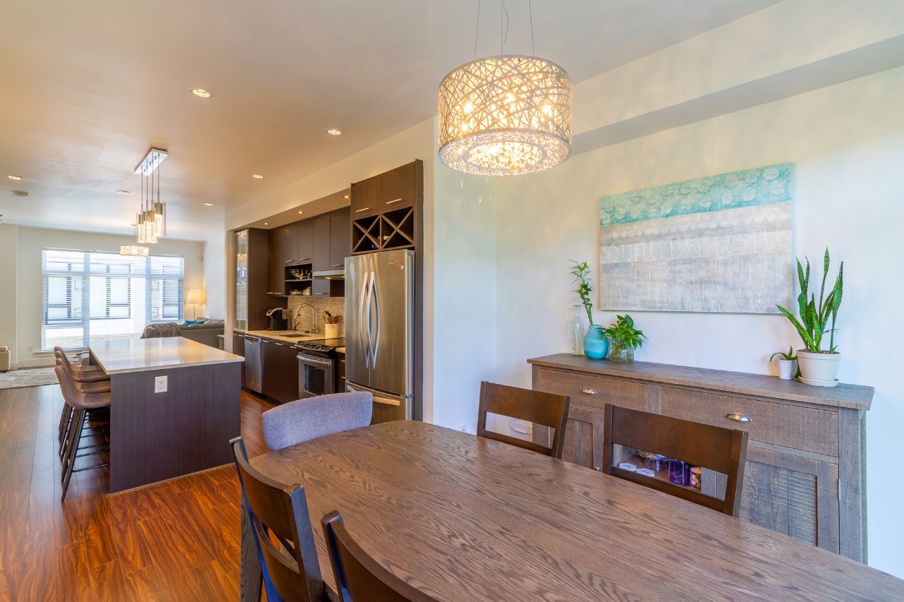 60 9989 E Barnston Drive, North Surrey 10