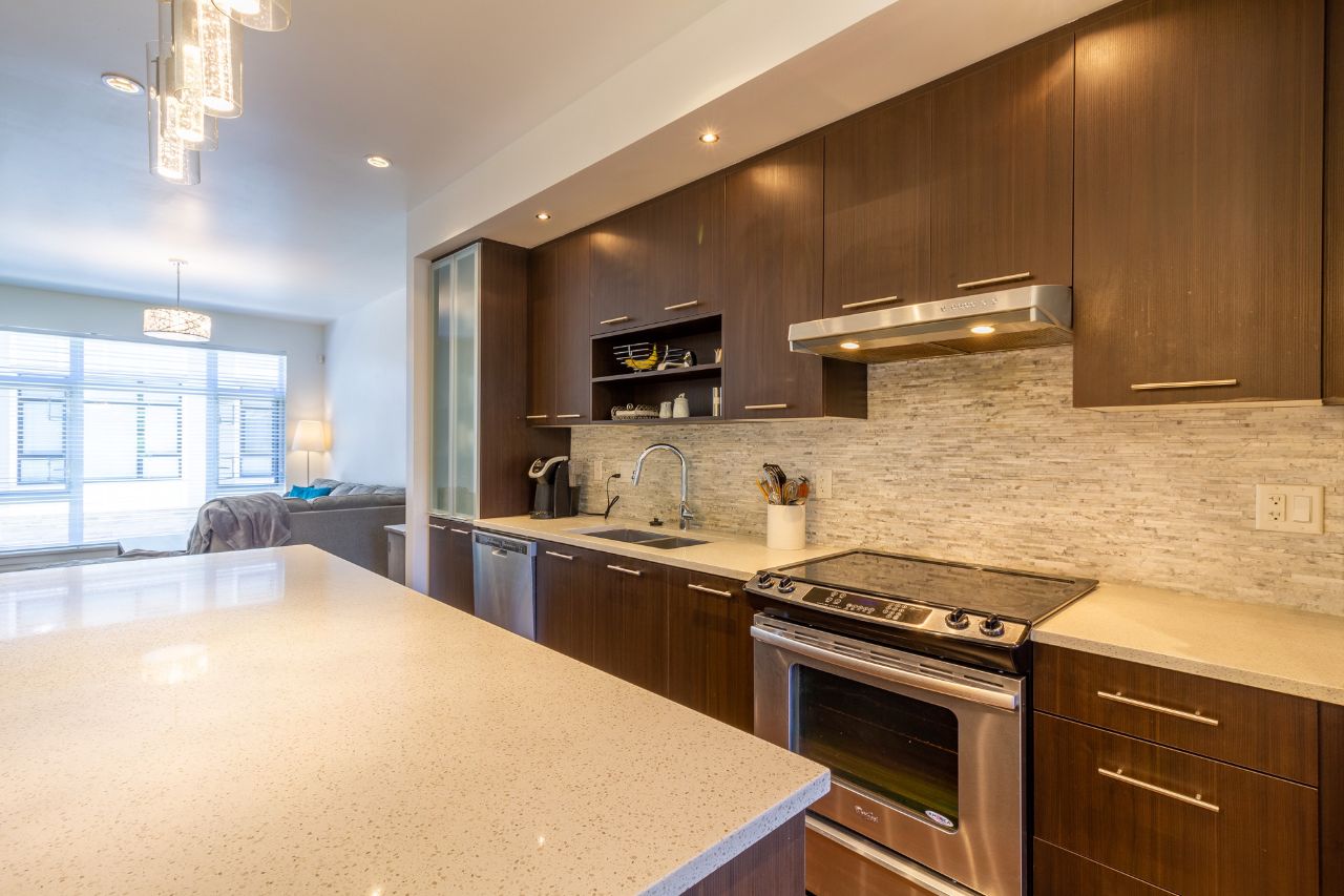 60 9989 E Barnston Drive, North Surrey 11