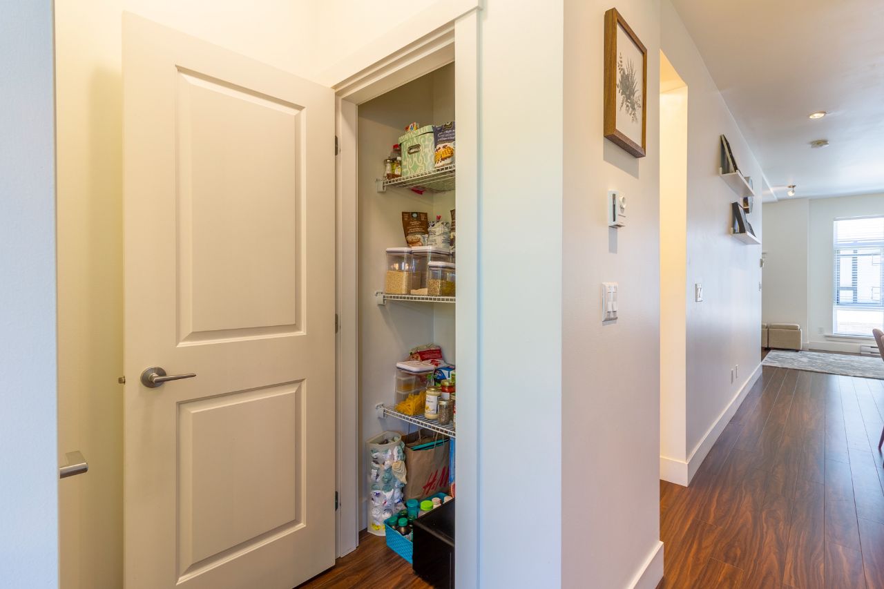 60 9989 E Barnston Drive, North Surrey 12