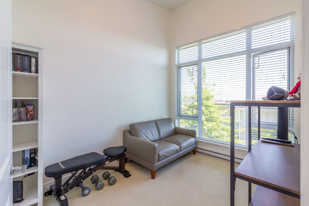 60 9989 E Barnston Drive, North Surrey 18