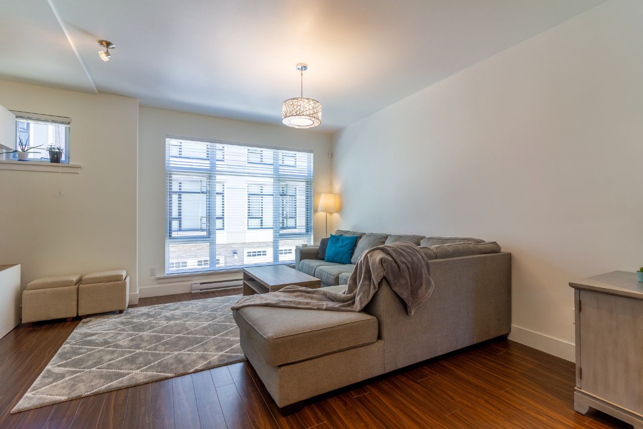 60 9989 E Barnston Drive, North Surrey 5