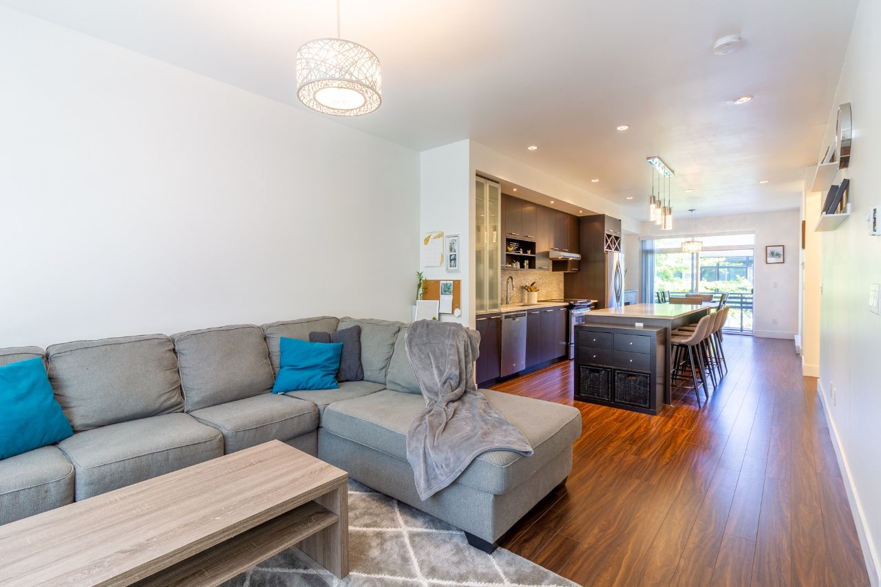 60 9989 E Barnston Drive, North Surrey 6