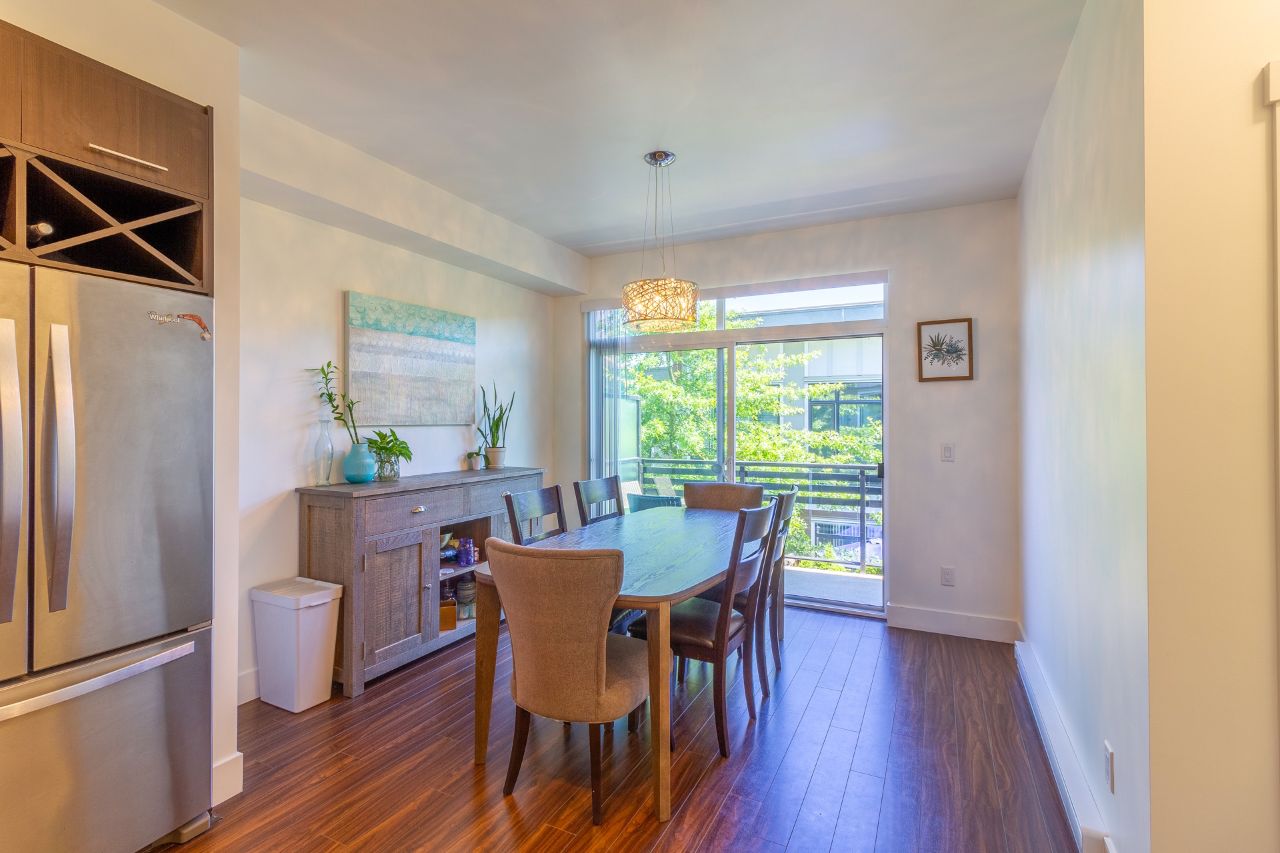 60 9989 E Barnston Drive, North Surrey 8