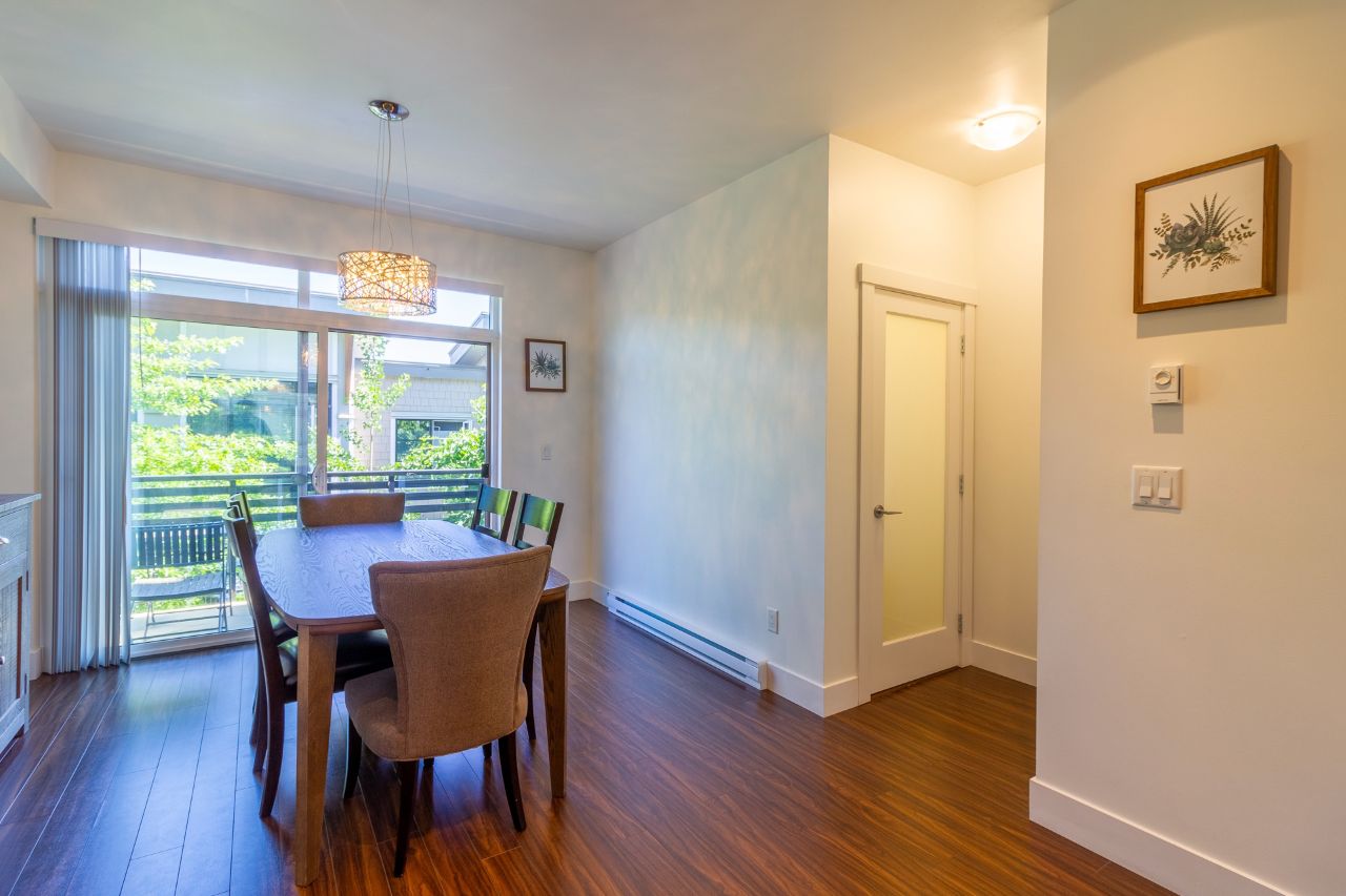 60 9989 E Barnston Drive, North Surrey 9