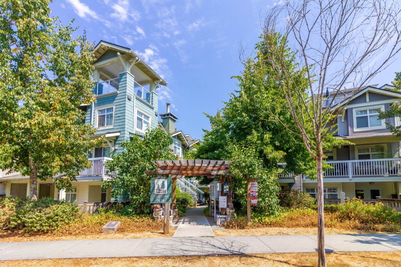 12 7428 Southwynde Ave, Burnaby South