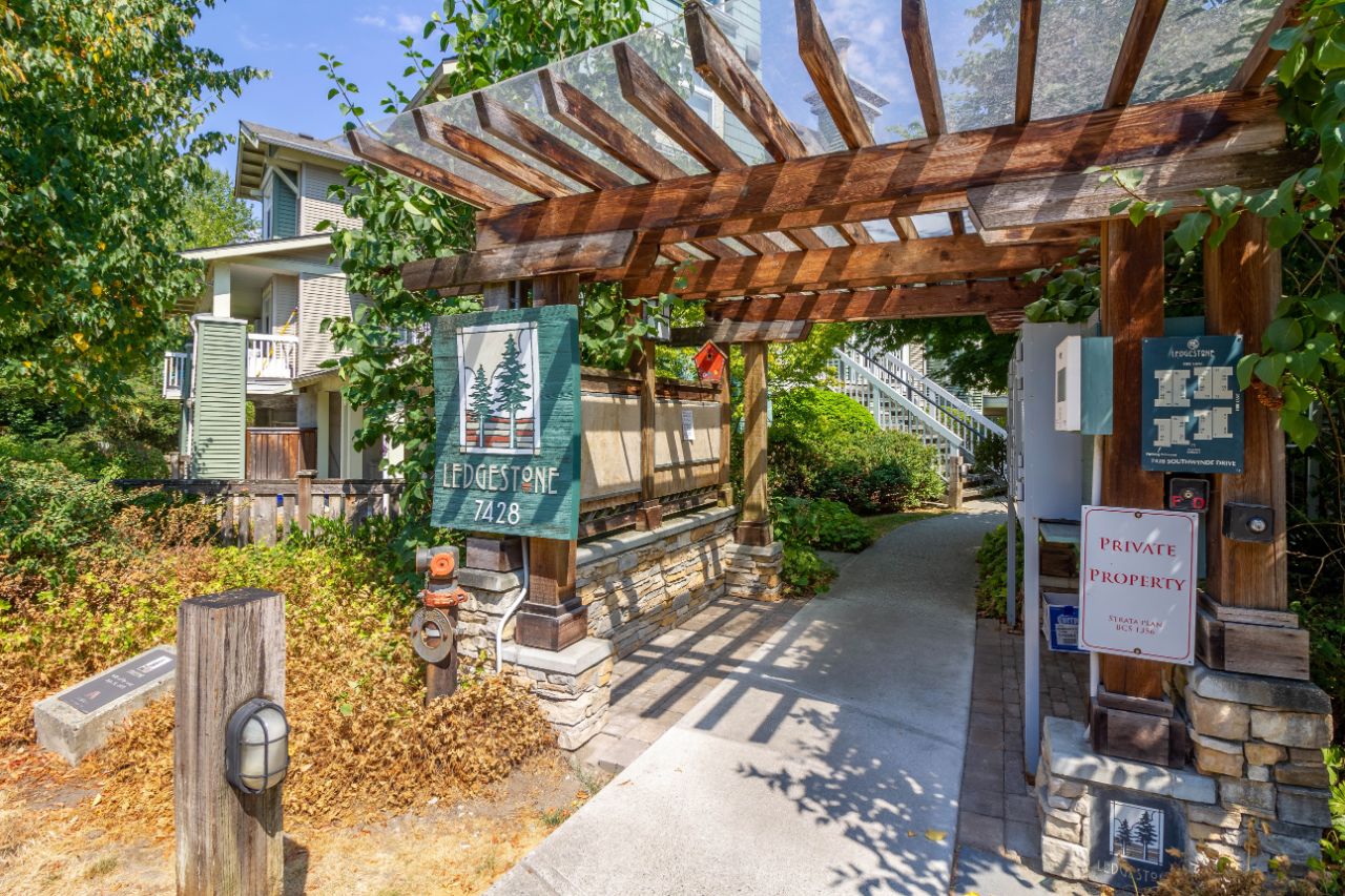 12 7428 Southwynde Ave, Burnaby South 33