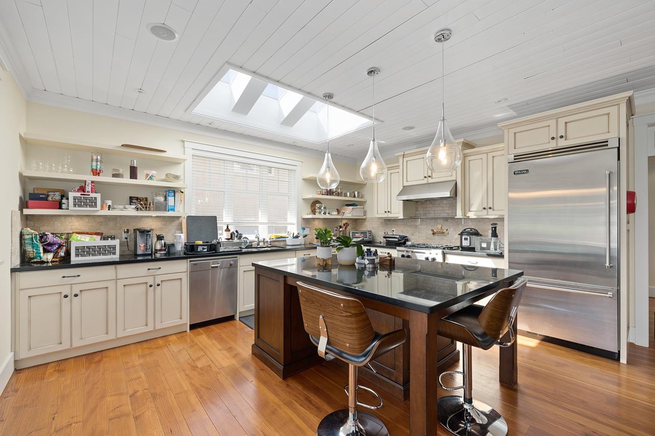 12726 17A Avenue, South Surrey 10
