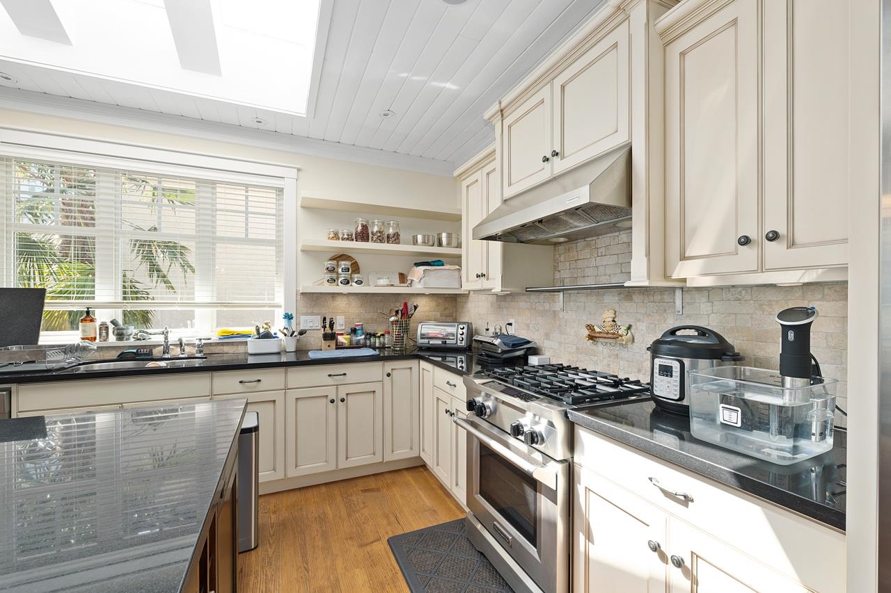 12726 17A Avenue, South Surrey 14