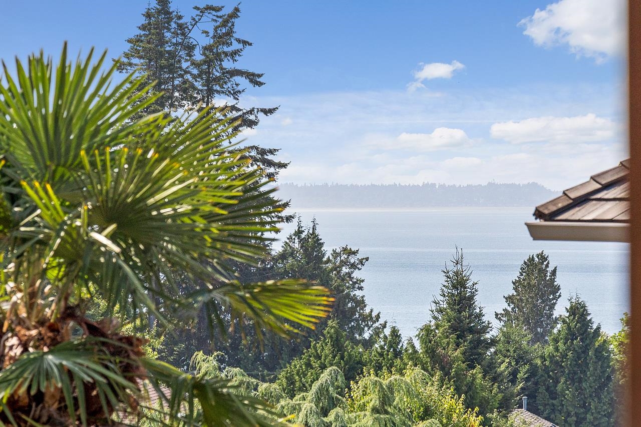 12726 17A Avenue, South Surrey 7