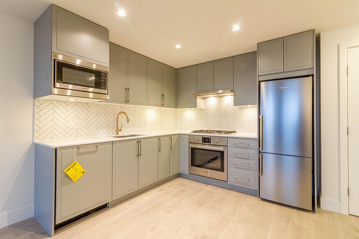 503 2455 Kingsway, Vancouver 13