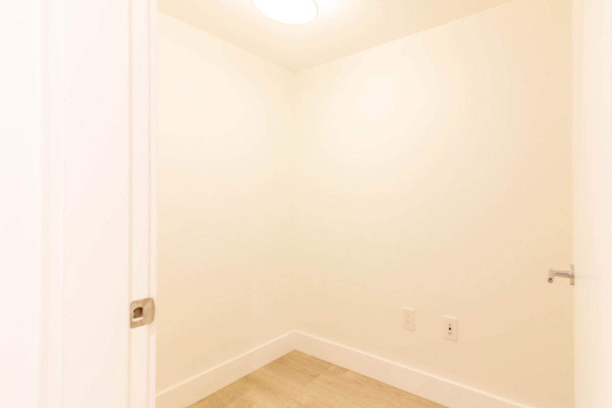 503 2455 Kingsway, Vancouver 18