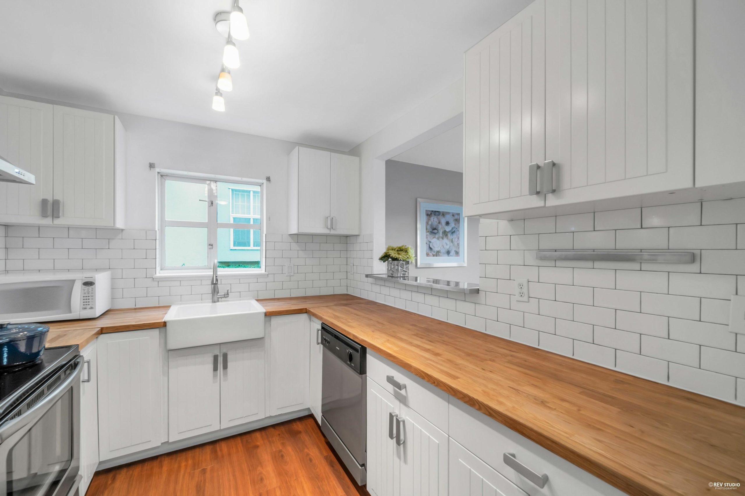 384 8333 Jones Road, Richmond 8
