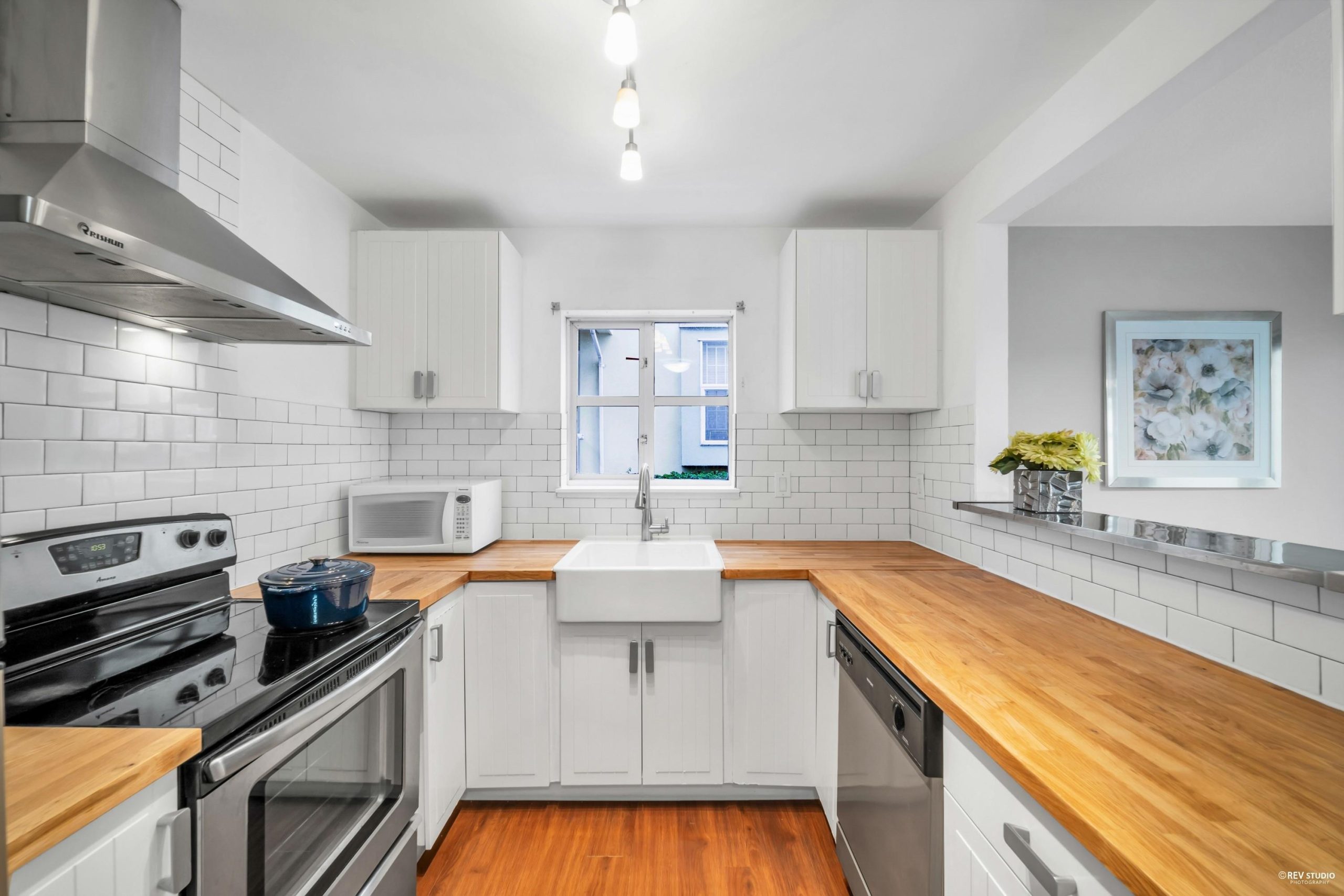 384 8333 Jones Road, Richmond 9