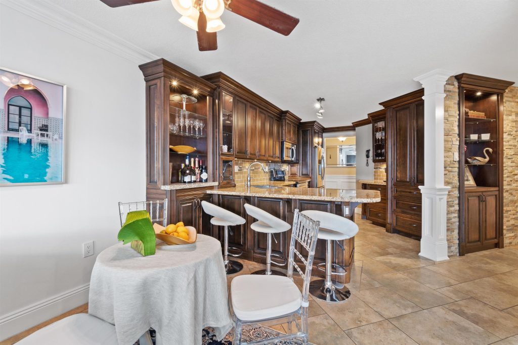 701 1235 Quayside Drive, New Westminster