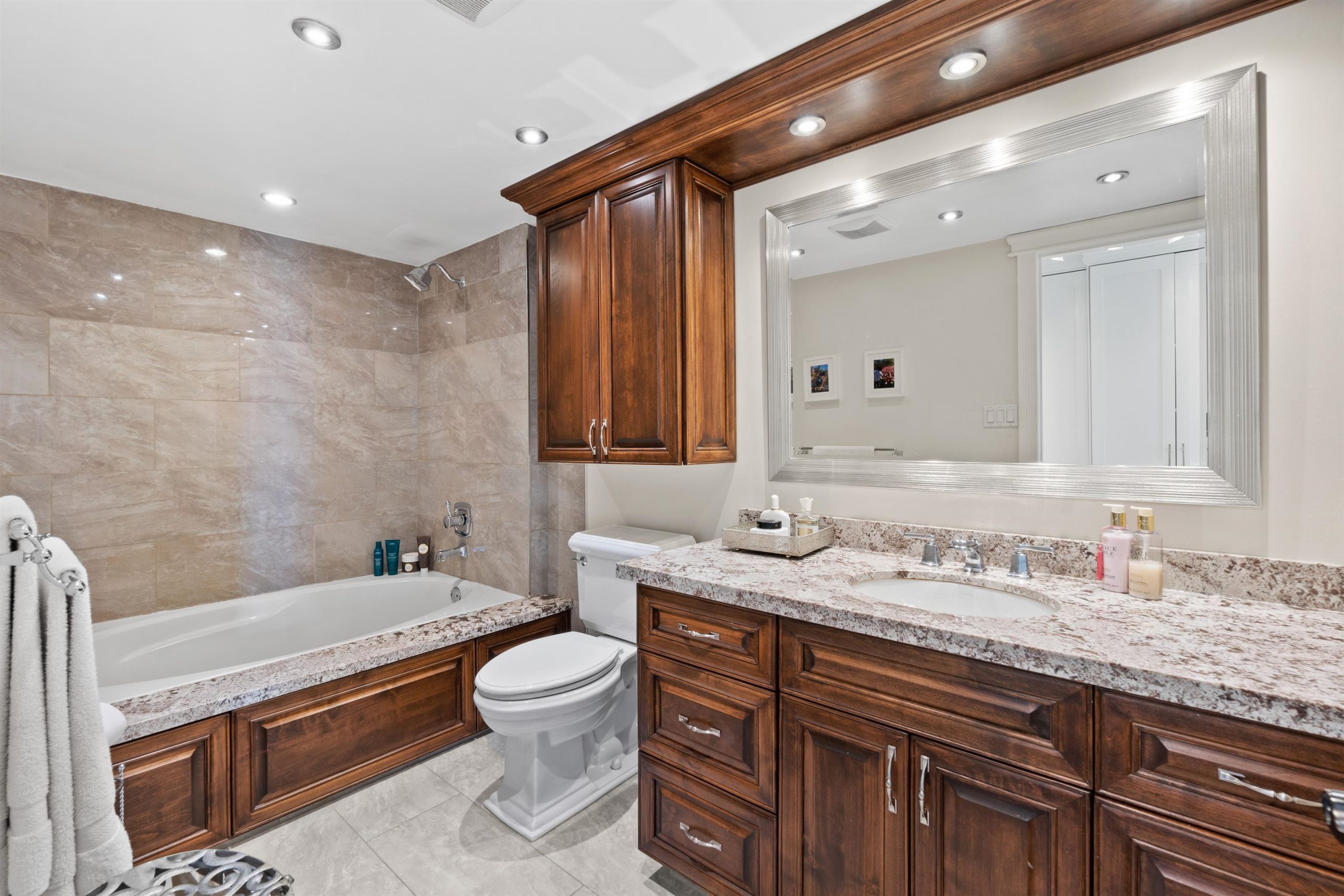 701 1235 Quayside Drive, New Westminster 16