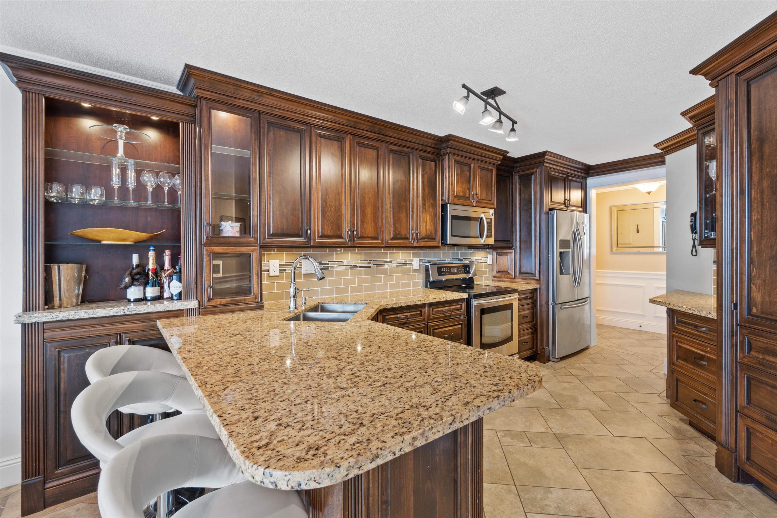 701 1235 Quayside Drive, New Westminster 9