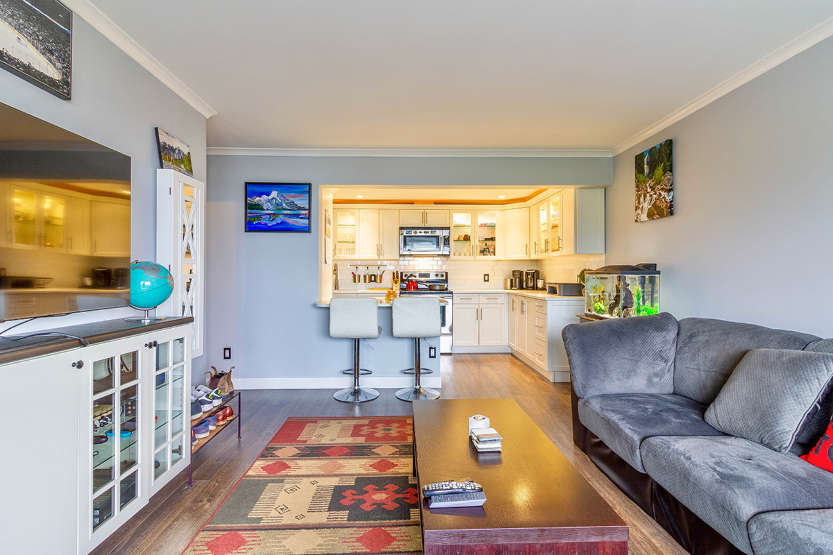 304 1650 Chesterfield Avenue, North Vancouver 4