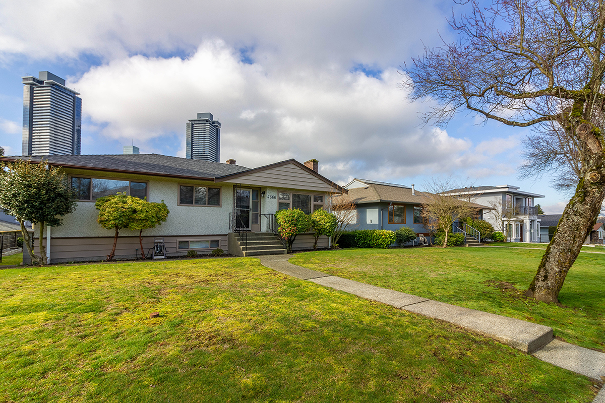 4666 Highlawn Drive, Burnaby North 3