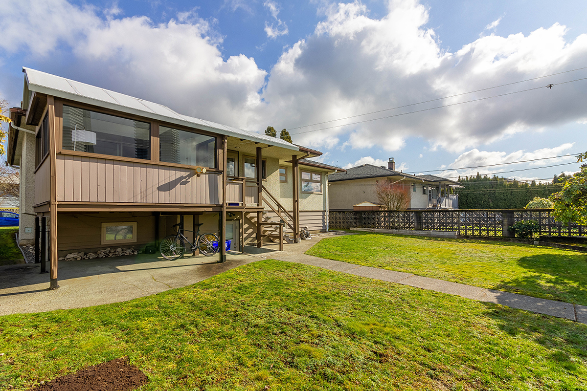 4666 Highlawn Drive, Burnaby North 30