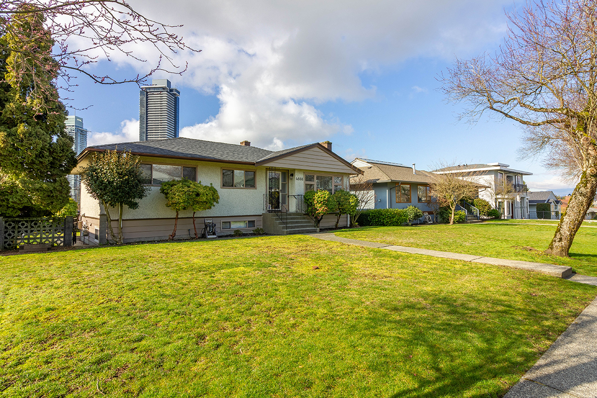 4666 Highlawn Drive, Burnaby North 32