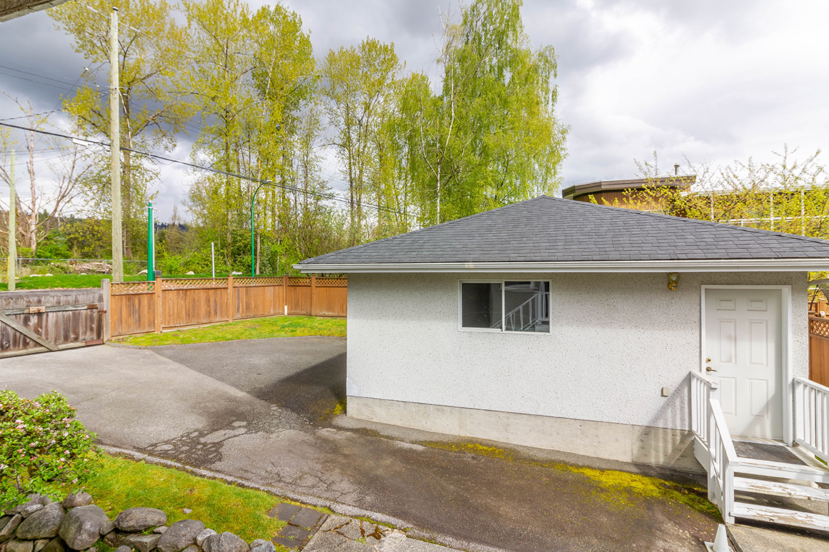 2510 Camrose Drive, Burnaby 29