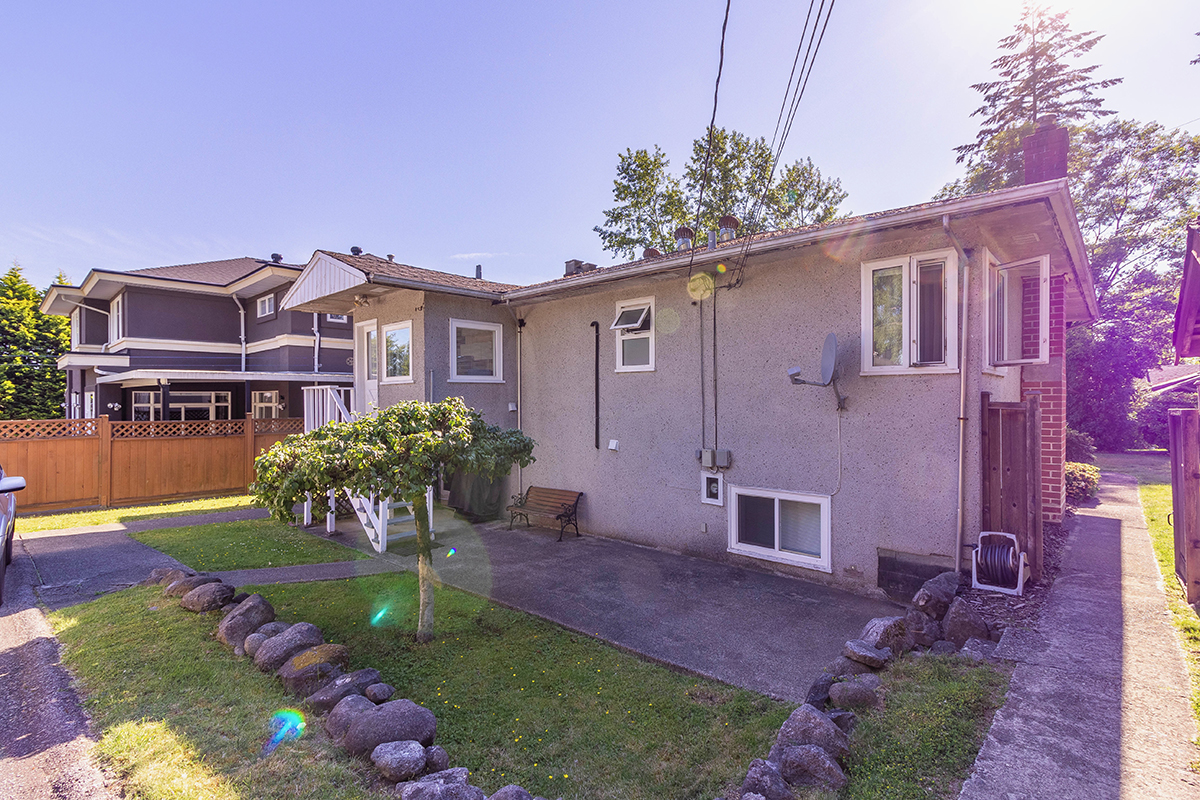 2510 Camrose Drive, Burnaby 32