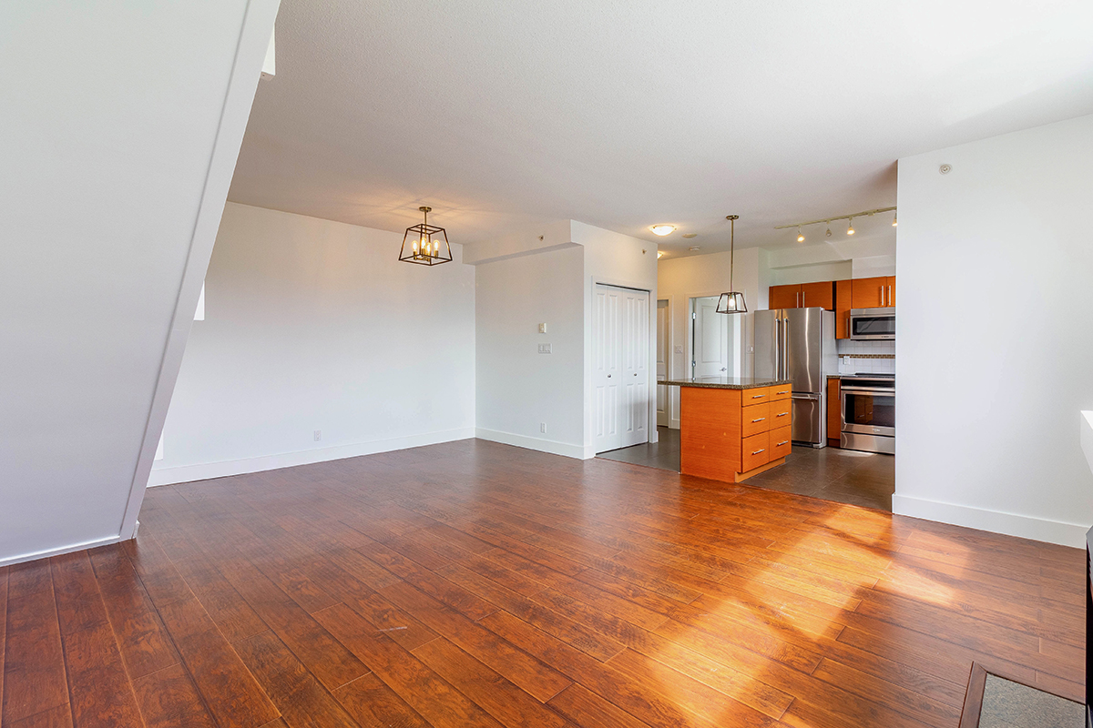 307 2225 Holdom Avenue, Burnaby 3